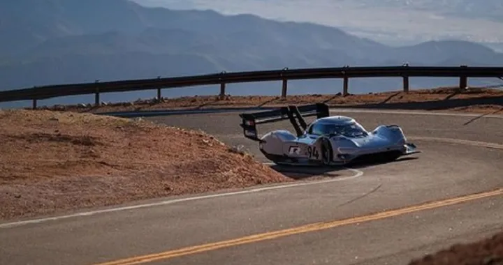 Volkswagen Motorsport punta sull’elettrificazione