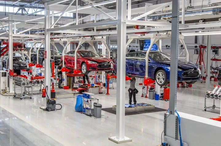 Tesla apre il primo impianto europeo