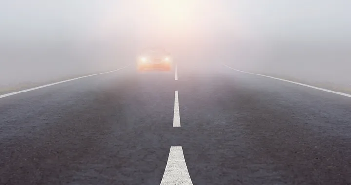 Guidare con la nebbia: tecniche e consigli per farlo in sicurezza