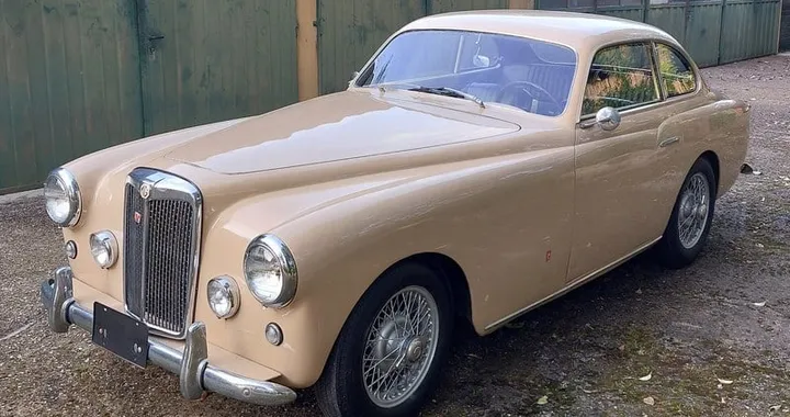 MG TD: capolavoro di stile italo-americano all'asta di Car & Classic