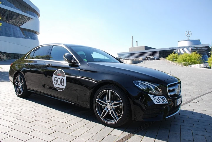 Mercedes Classe E Tribute Ponton 1956: un viaggio nella storia della Stella