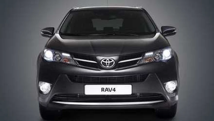 Nuova Toyota RAV4, prime immagini dalla brochure