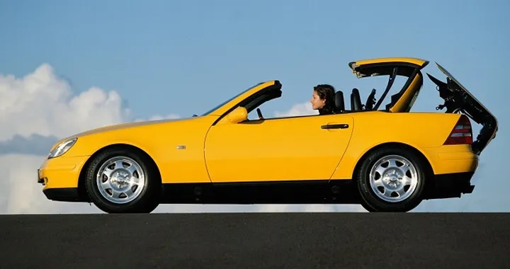 Auto e Moto d’Epoca: Mercedes SLK celebra venticinque anni