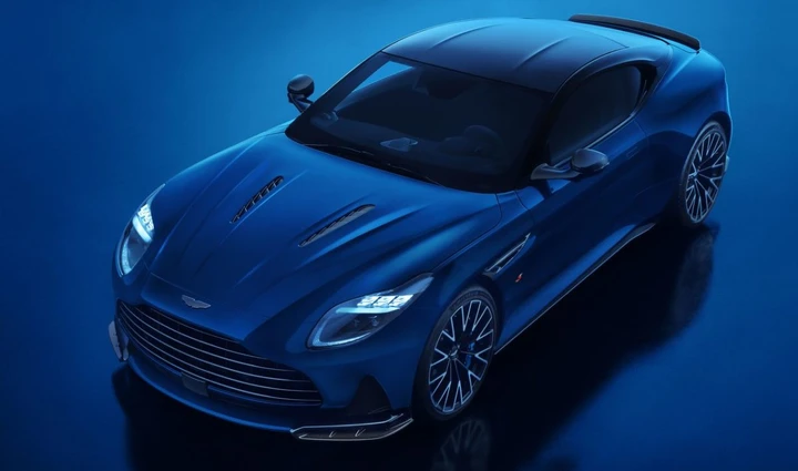 Aston Martin presenta la DB12 S: super coupé da 700 CV per il 2026