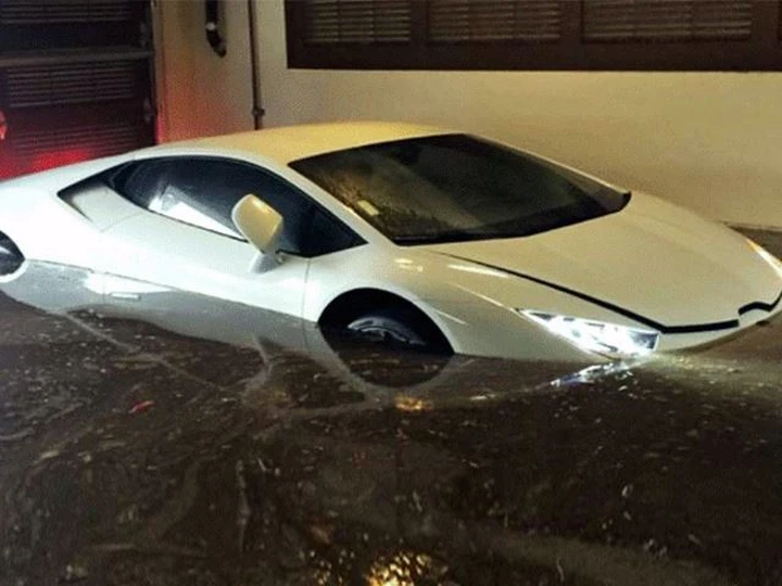 Lamborghini Huracan distrutta dalle inondazioni