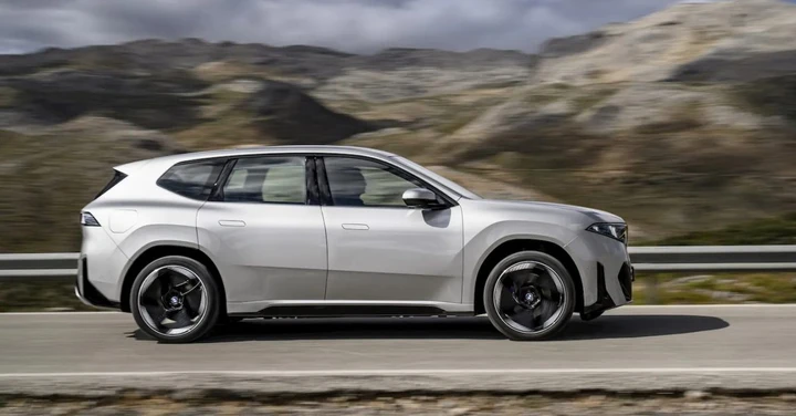 BMW iX3: oltre 50.000 ordini e produzione intensificata