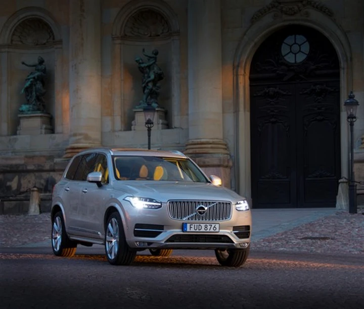 Volvo: 35 XC90 per le nozze dei reali di Svezia