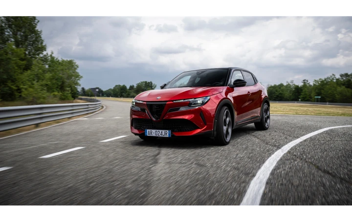 Alfa Romeo Junior è l'asso per tornare a crescere: i numeri di mercato sono dalla sua