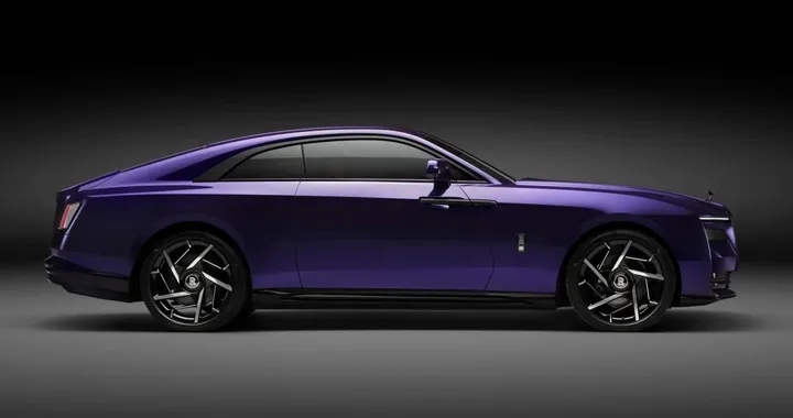 659 CV di eleganza: la Rolls-Royce Spectre Black Badge è la coupé elettrica definitiva