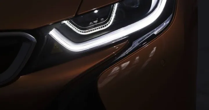 Nuova Bmw i8 Roadster: il teaser ufficiale