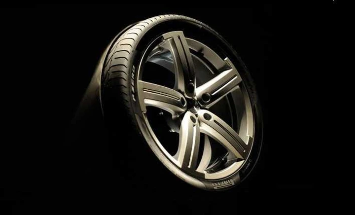 Nuovo Pirelli P Zero Silver, derivato dalla Formula 1