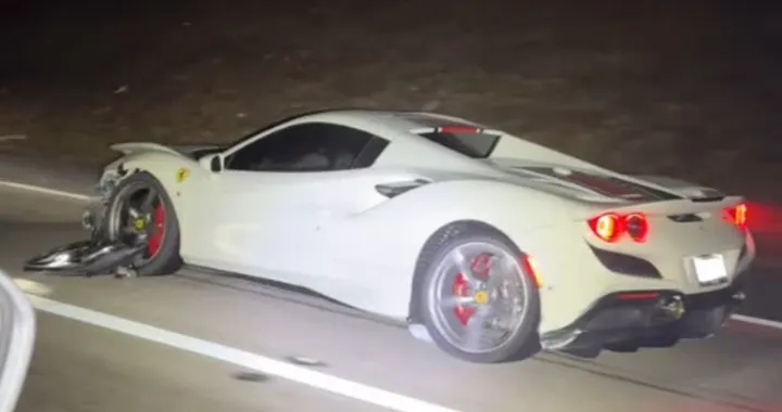 Ferrari F8 Spider massacrata dall’incidente, ma non si ferma [VIDEO]