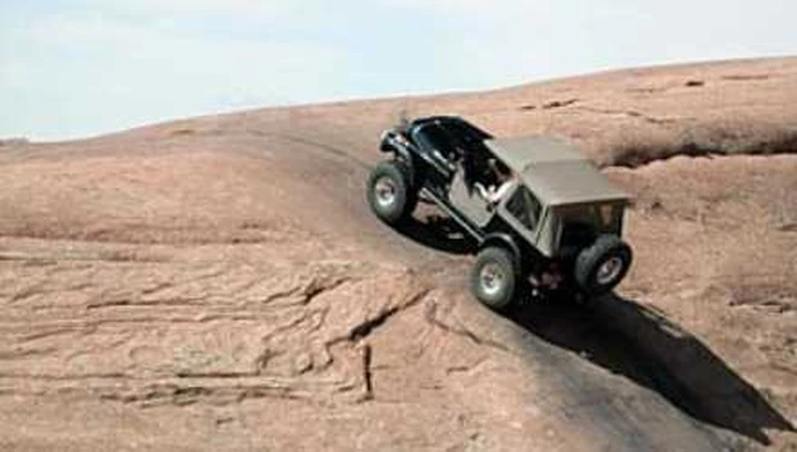 Le spettacolari evoluzioni delle Jeep Mopar