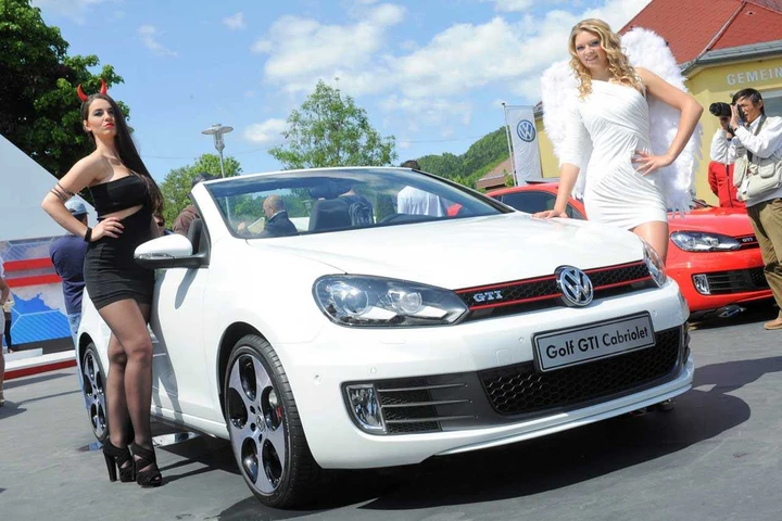 Wörthersee 2012: auto e belle donne  al raduno Volkswagen