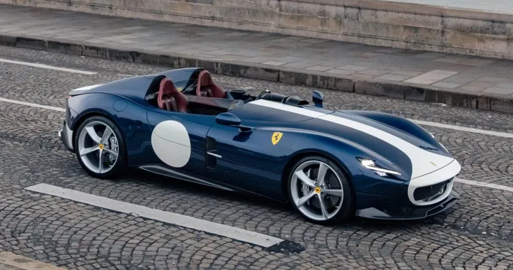 Ferrari Monza SP2: un capolavoro esclusivo in vendita a Parigi