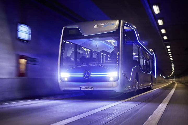 Mercedes Future Bus: le immagini ufficiali