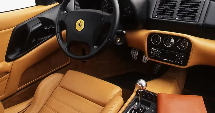Ferrari dice addio al cambio manuale, nessun ripensamento: chi lo vuole può usare una classica