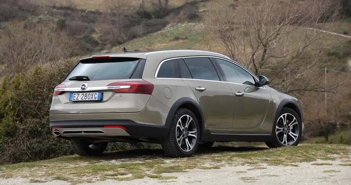 Opel Insignia Country Tourer 2.0 CDTI: la prova su strada