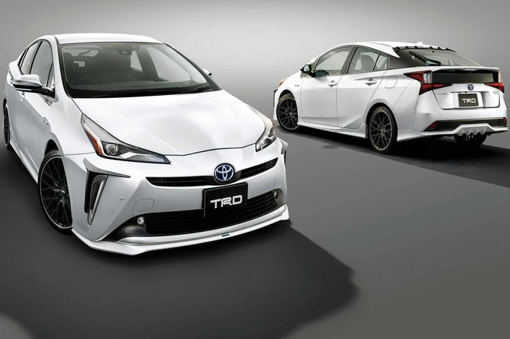 Toyota Prius 2019, nuova linea accessori TRD: immagini ufficiali