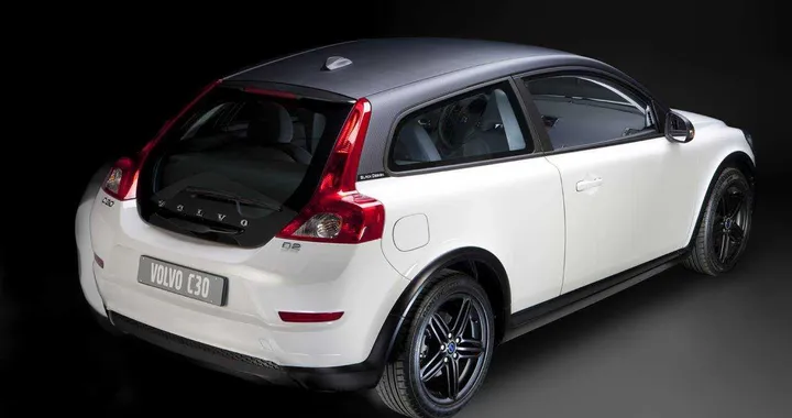 Volvo lancia le versioni R-Design e Black Design