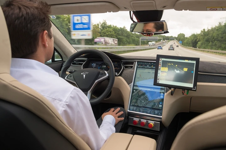 Bosch: guida autonoma e assistente personale al CES 2016