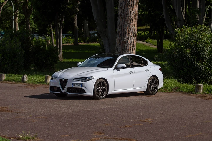 Alfa Romeo Giulia Q2 2.2 turbodiesel 180 CV: la prova su strada