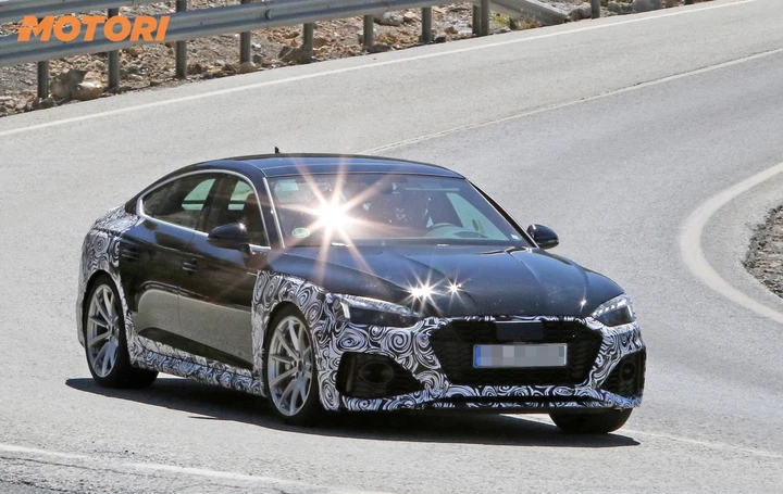Audi RS5 Sportback: foto spia del restyling