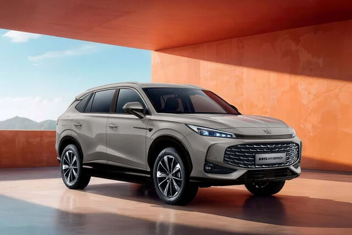 MG HS Hybrid+, col Full Hybrid si abbassano anche i consumi