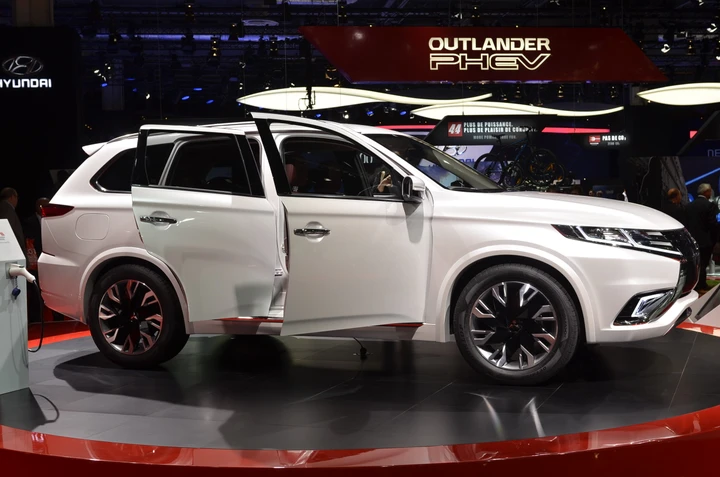 Mitsubishi Outlander PHEV Concept S al Salone di Parigi 2014