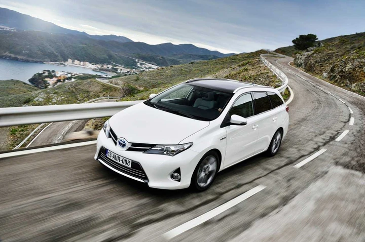 Toyota Auris Touring Sports: le immagini ufficiali