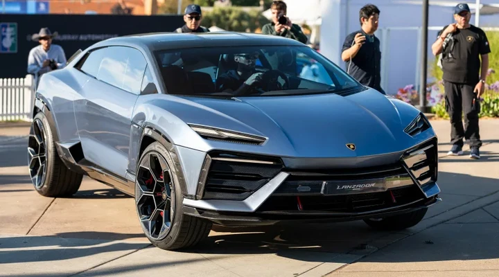 Lamborghini abbandona le auto elettriche e punta sui PHEV
