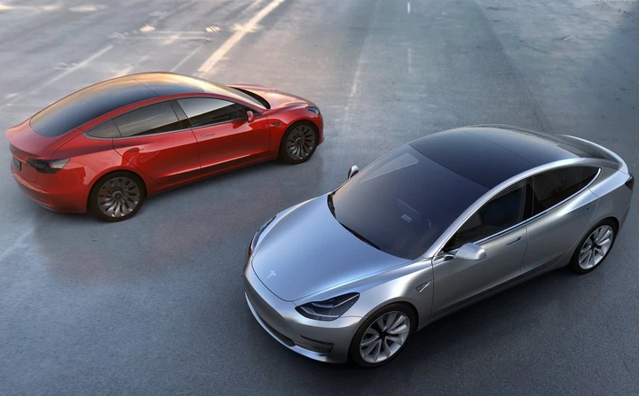 Tesla Model 3: presentata la nuova compatta elettrica