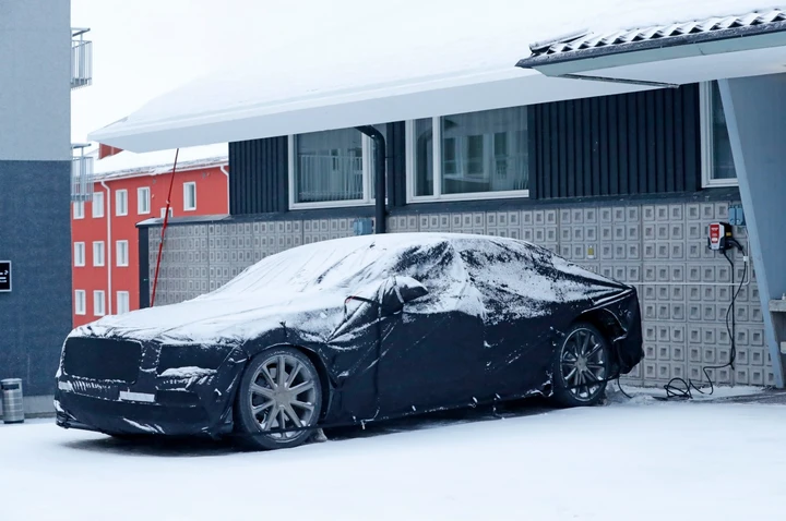 Bentley Flying Spur PHEV: foto spia della versione ibrida plug-in