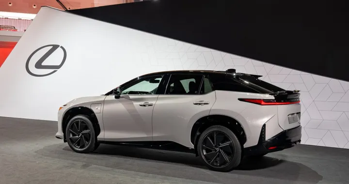 Lexus RZ sfida il mercato con una rivoluzione tecnologica: steer-by-wire e Interactive Manual Drive