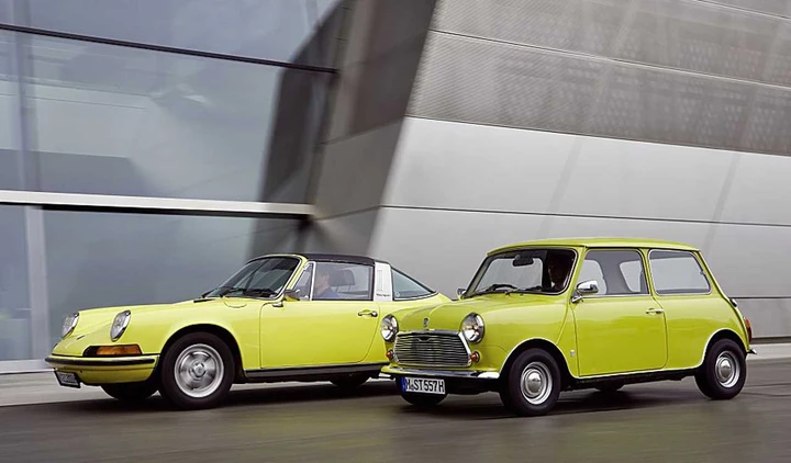 Mini festeggia i 50 anni della Porsche 911