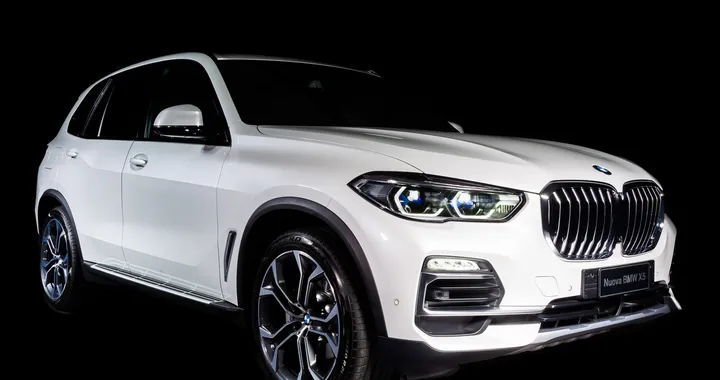 Bmw X5 Timeless Edition, serie speciale con Alcantara