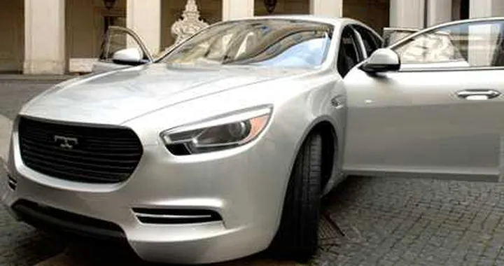 La De Tomaso SLC debutta in anteprima a Roma