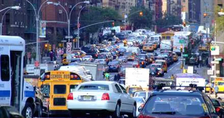 Obama: auto meno inquinanti e più parsimoniose con i nuovi standard