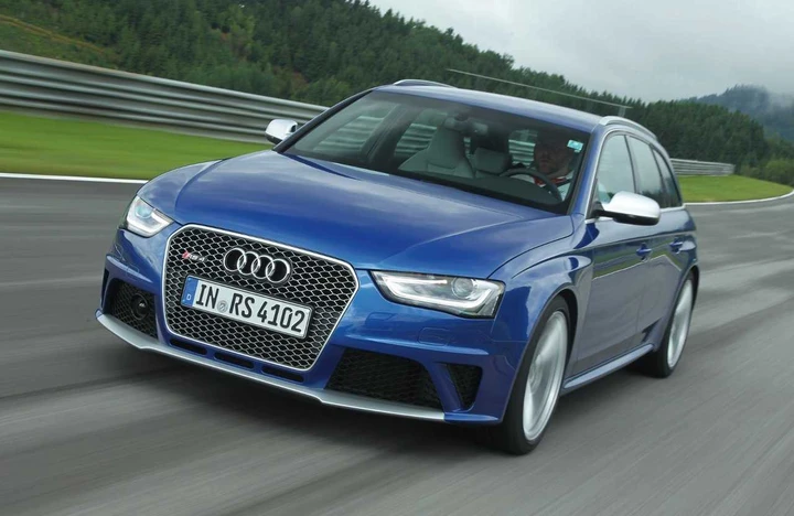Nuova Audi RS4 Avant 2012