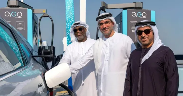 Ricarica rapida: nel Paese simbolo del petrolio apre un maxi hub da 60 colonnine