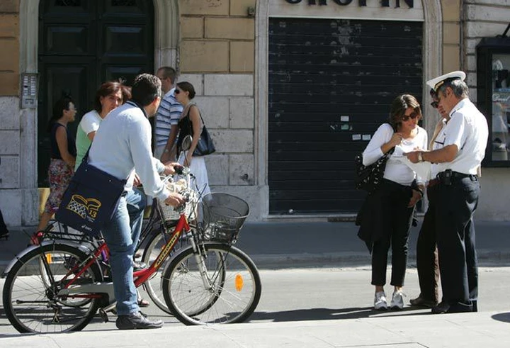 Codice della Strada, anche per le bici targa, casco e assicurazione: ddl di Fratelli d’Italia