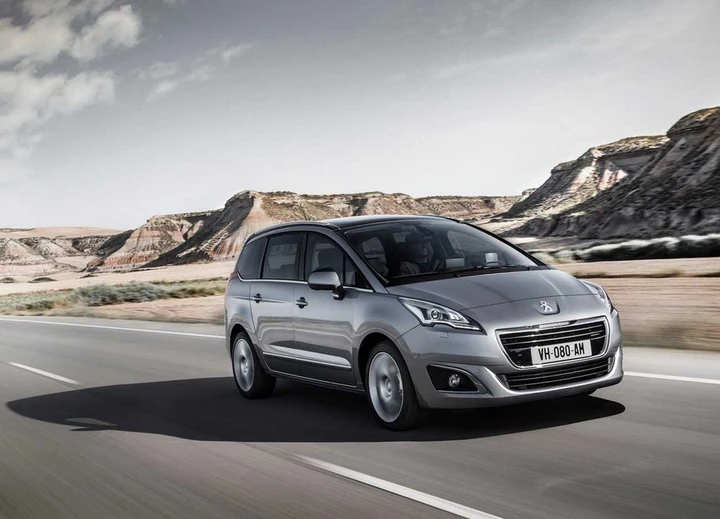 Peugeot 5008 restyling, il monovolume si rinnova