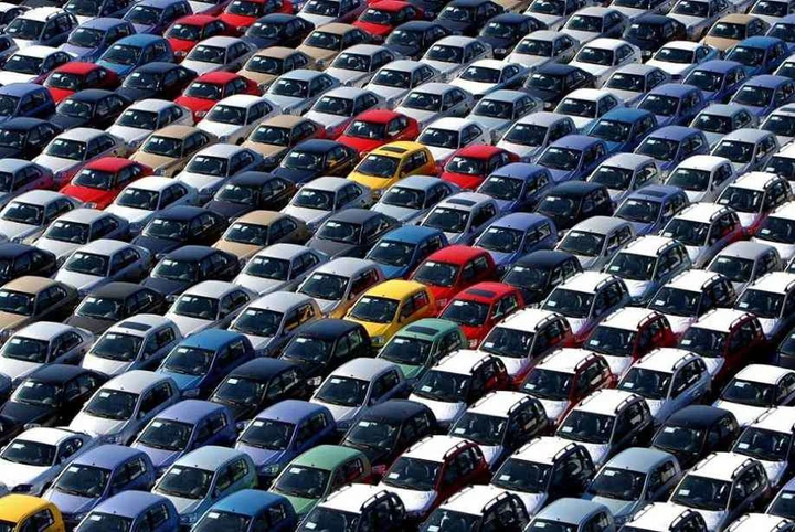 Mercato auto: in Italia 625 auto ogni 1.000 abitanti