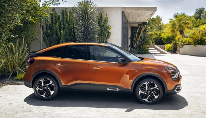 Nuova Citroen C4 e Ë-C4: è anche 100% elettrica