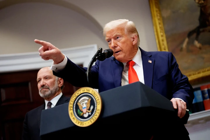 Trump minaccia di distruggere l'industria dell'auto in Canada