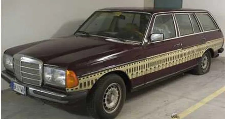 All'asta su Ebay una Mercedes 280 TE decorata da Fornasetti
