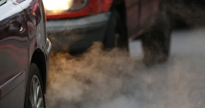 Emissioni Co2: nel 2017 le auto a benzina hanno superato le diesel