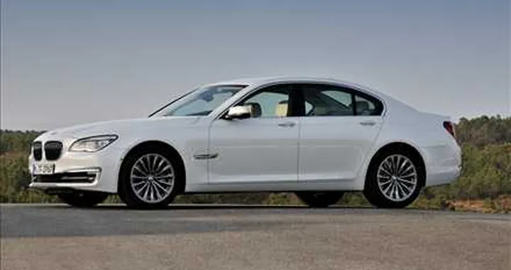 Bmw Serie 7 M770i XDrive: su strada nel 2015