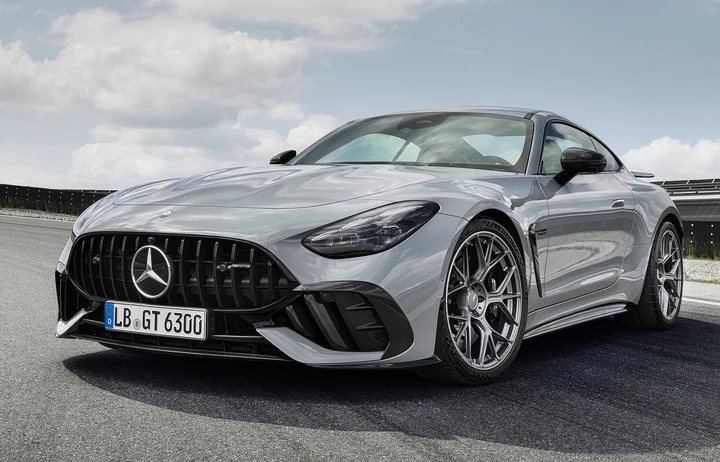 Mercedes AMG GT 63 Pro: potenza racing e versatilità quotidiana