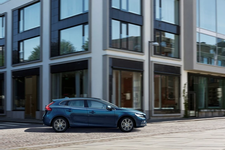 Volvo V40 restyling: immagini ufficiali